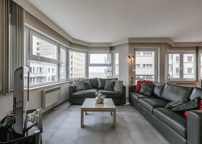 Apartment With Lateral Sea View & Private Parking