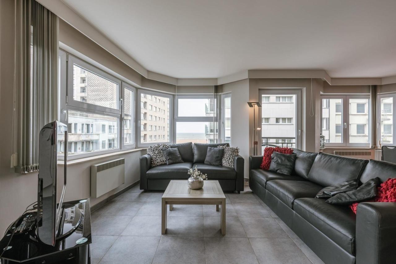 With Lateral Sea View & Private Parking Appartement
