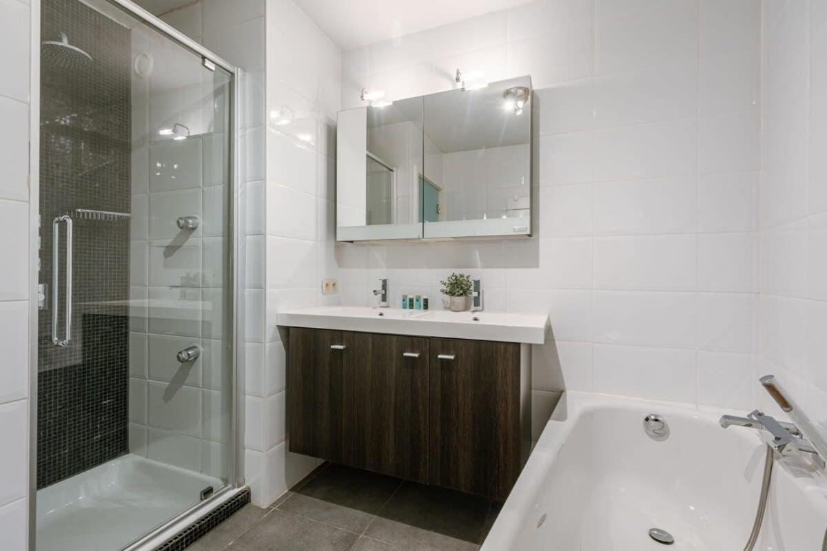 With Lateral Sea View & Private Parking *