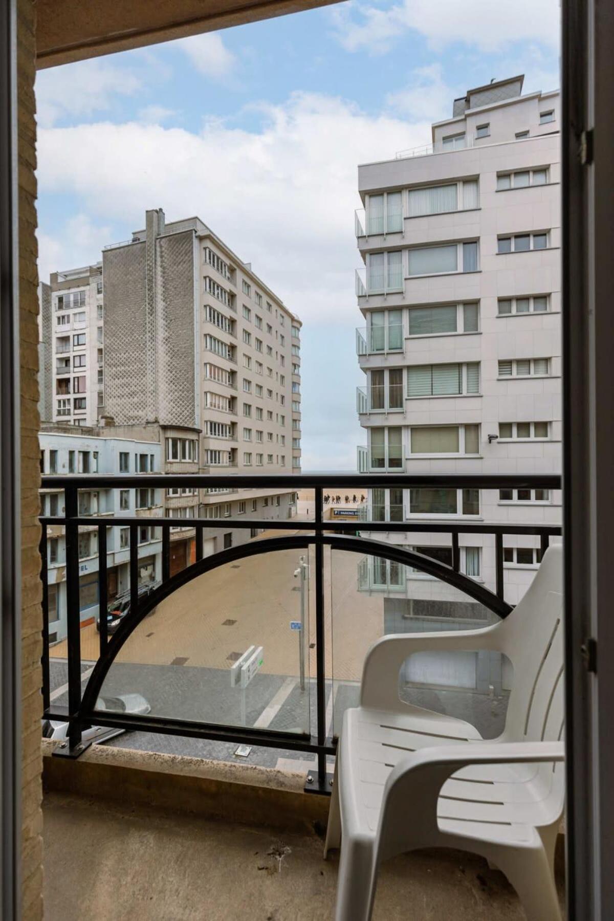 Appartement With Lateral Sea View & Private Parking *